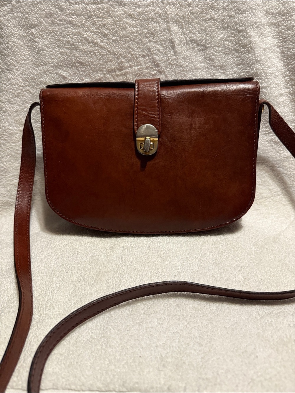 Pier Caranti Vintage Women's Brown Leather Crossbody Bag with Turn-Lock Closure